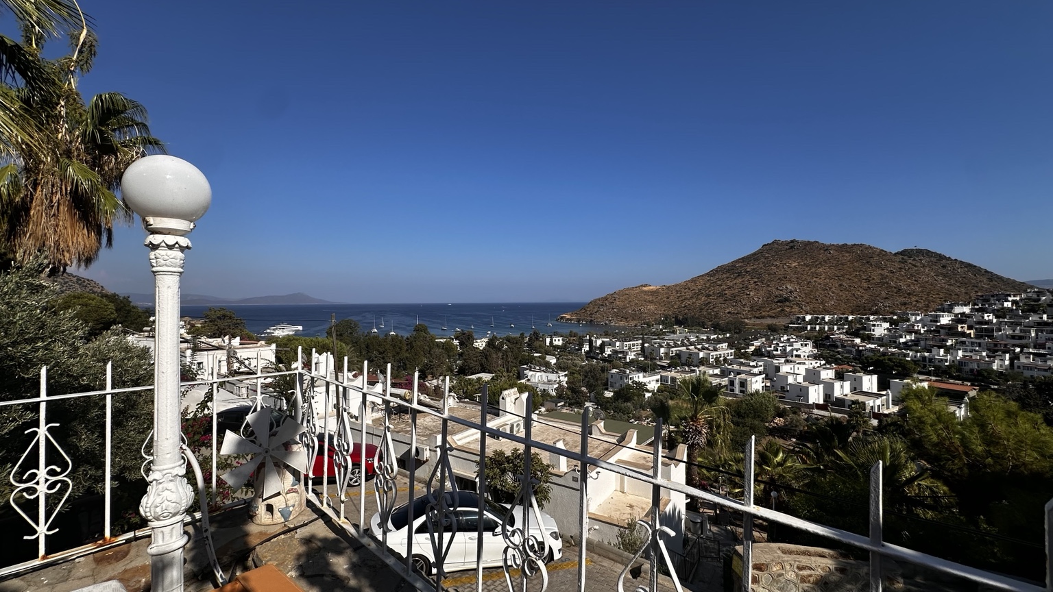 Karaincir ve deniz manzarası